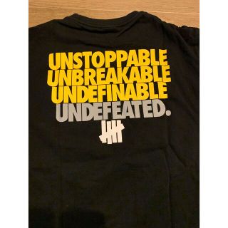 アンディフィーテッド(UNDEFEATED)の美品　undefeated Tシャツ(Tシャツ/カットソー(半袖/袖なし))