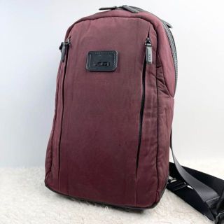 トゥミ(TUMI)の✨美品✨TUMI トゥミ　ボディバッグ　ショルダーバッグ　RED ナイロン(リュック/バックパック)