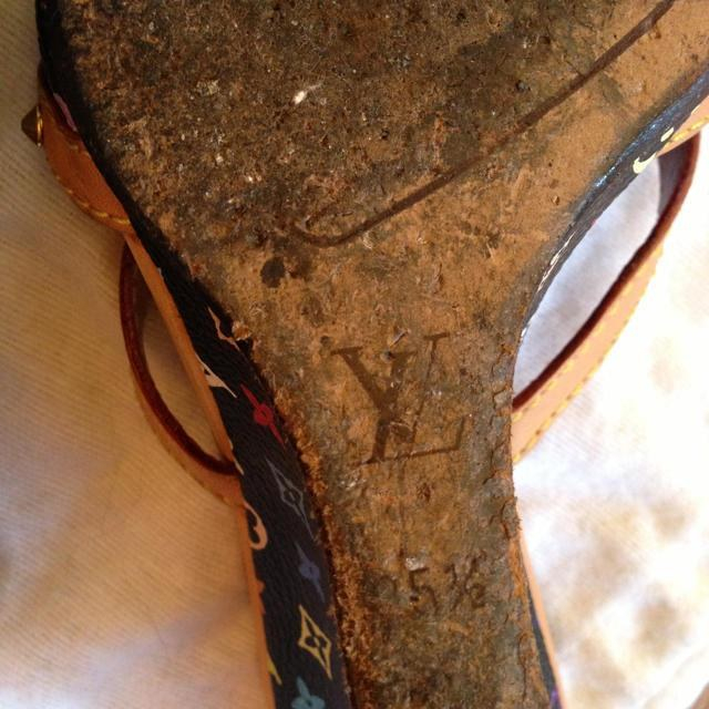 LOUIS VUITTON(ルイヴィトン)のマルチカラーのサンダル☆ レディースの靴/シューズ(サンダル)の商品写真
