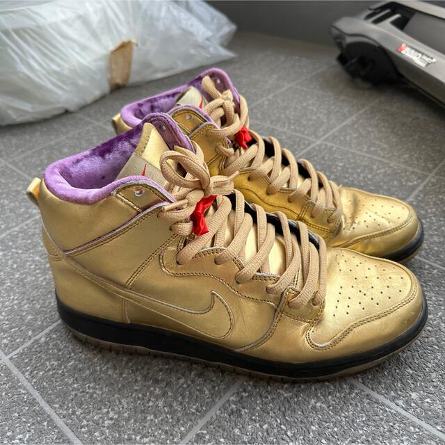 NIKE(ナイキ)のHUMIDITY × NIKE SBDUNK HIGHMETALLICGOLD メンズの靴/シューズ(スニーカー)の商品写真