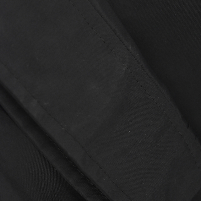 UNDERCOVER(アンダーカバー)のUNDERCOVER アンダーカバー バックプリントフード付コーチジャケット ucp7202 ブラック メンズのジャケット/アウター(フライトジャケット)の商品写真