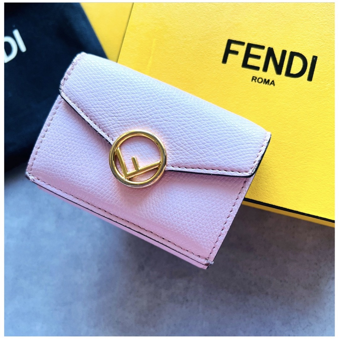 フェンディ　三つ折り財布　ミニ　ピンク　美品　FENDI マイクロウォレット