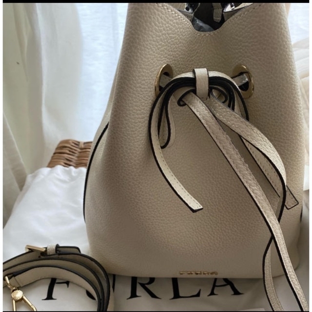 FURLA コスタンザ　白　ホワイト