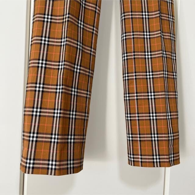 BURBERRY(バーバリー)の【美品】Burberry London ノバチェックセンタープレスパンツ レディースのパンツ(カジュアルパンツ)の商品写真