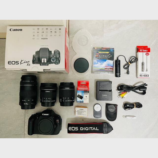 Canon(キヤノン)のCanon EOS KISS X5 本体&レンズ3個セット スマホ/家電/カメラのカメラ(デジタル一眼)の商品写真