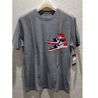 ナイキ(NIKE)の【新品未使用】jordanつま黒TシャツグレーLサイズ(Tシャツ/カットソー(半袖/袖なし))