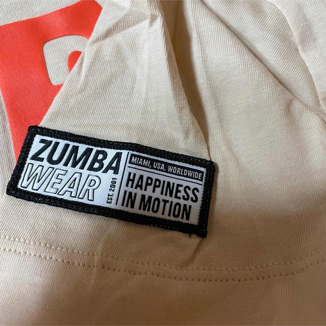 Zumba(ズンバ)の【新品・未使用品】ZUMBA®︎ウェア　トップス  ベージュ  Mサイズ　正規品 スポーツ/アウトドアのスポーツ/アウトドア その他(ダンス/バレエ)の商品写真