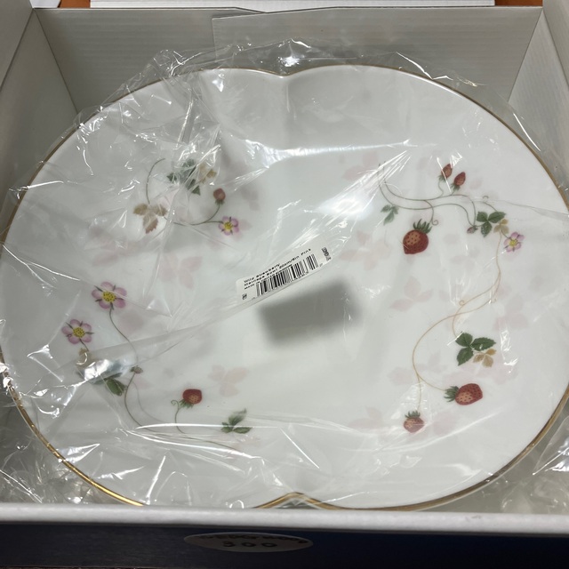 WEDGWOOD(ウェッジウッド)の新品☆ウエッジウッド　ワイルドストロベリー　マリアージュボウル インテリア/住まい/日用品のキッチン/食器(食器)の商品写真