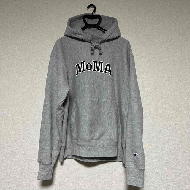 moma パーカー