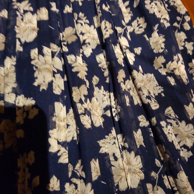 AMERICAN HOLIC(アメリカンホリック)の紺色プリーツスカート レディースのスカート(ひざ丈スカート)の商品写真