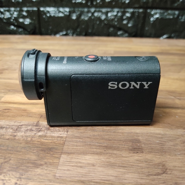 SONY(ソニー)のSONY HDR-AS50 (レンズプロテクター＆キャリングケース付き) スマホ/家電/カメラのカメラ(ビデオカメラ)の商品写真