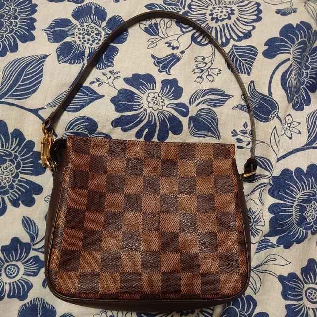 バーゲンで LOUIS VUITTON ルイヴィトン ダミエ トゥルースメイク