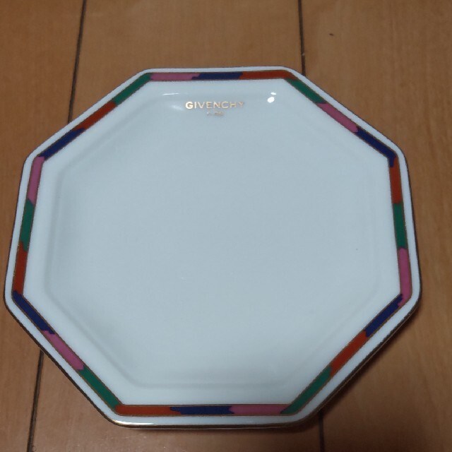 GIVENCHY(ジバンシィ)のGIVENCHY ジバンシー ケーキ皿 4枚セット 角皿 取皿 インテリア/住まい/日用品のキッチン/食器(食器)の商品写真