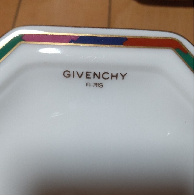 GIVENCHY(ジバンシィ)のGIVENCHY ジバンシー ケーキ皿 4枚セット 角皿 取皿 インテリア/住まい/日用品のキッチン/食器(食器)の商品写真