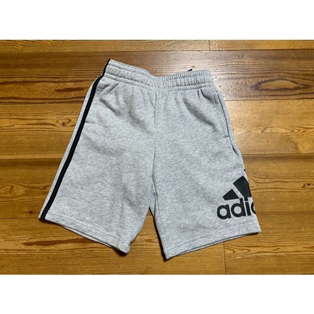 adidas(アディダス)のadidas　美品ハーフパンツ(140)　13532 キッズ/ベビー/マタニティのキッズ服男の子用(90cm~)(パンツ/スパッツ)の商品写真