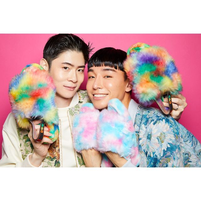 UGG - 激レア✨新品✨25cm✨UGG✨FLUFF YEAH PRIDE✨ファーサンダルの