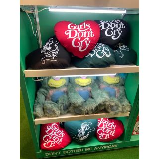 GDC - Girls Don't Cry クッション verdy 伊勢丹 ブラックの通販 by ... verdy girls don't cry 伊勢丹限定クッション 新品未開封