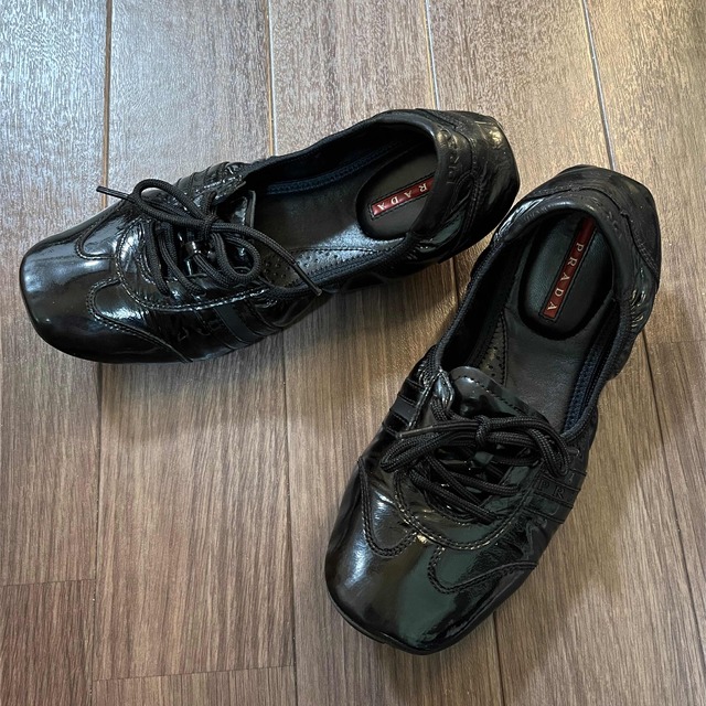 PRADA SPORT 黒 エナメル レースアップスニーカーバレエシューズ