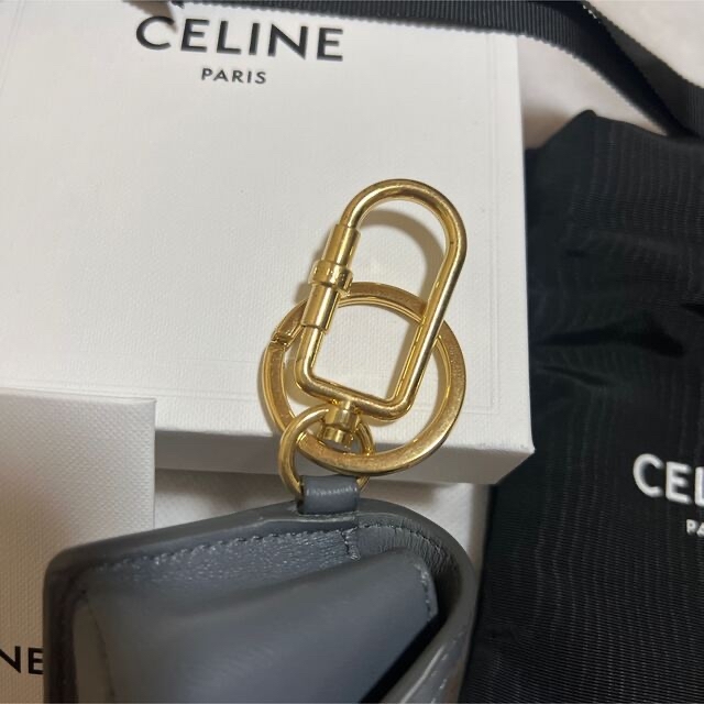 celine(セリーヌ)のCELINE  セリーヌAirPodsケース　イヤホンケース スマホ/家電/カメラのスマホアクセサリー(モバイルケース/カバー)の商品写真