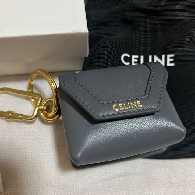 celine(セリーヌ)のCELINE  セリーヌAirPodsケース　イヤホンケース スマホ/家電/カメラのスマホアクセサリー(モバイルケース/カバー)の商品写真