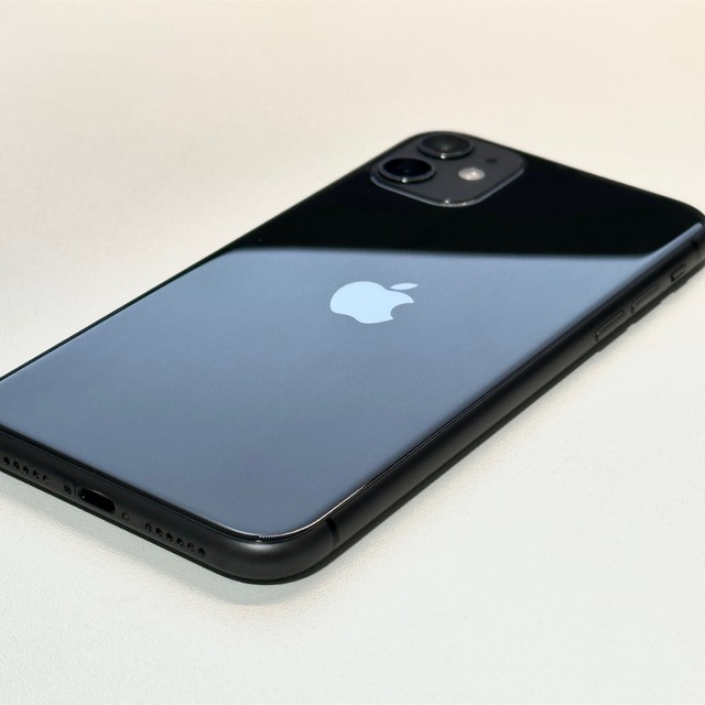 iPhone(アイフォーン)のiPhone 11 128GB ジェットブラック スマホ/家電/カメラのスマートフォン/携帯電話(スマートフォン本体)の商品写真