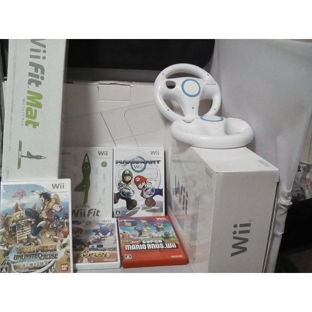 wii【早い者勝ち】Wii本体　ソフト5枚　wiiフィットボード　ハンドル　まとめ