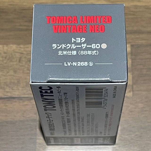 Takara Tomy(タカラトミー)のトミカリミテッドヴィンテージネオ トヨタ ランドクルーザー60 北米仕様ベージュ エンタメ/ホビーのおもちゃ/ぬいぐるみ(ミニカー)の商品写真