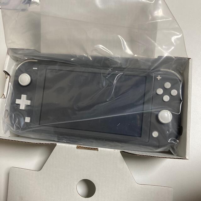 Nintendo Switch(ニンテンドースイッチ)の美品　Nintendo Switch Liteグレー エンタメ/ホビーのゲームソフト/ゲーム機本体(携帯用ゲーム機本体)の商品写真