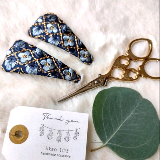 インド刺繍リボンのパッチンピン ヘアピン ロイヤルブルーの通販 by iikao-1113｜ラクマ