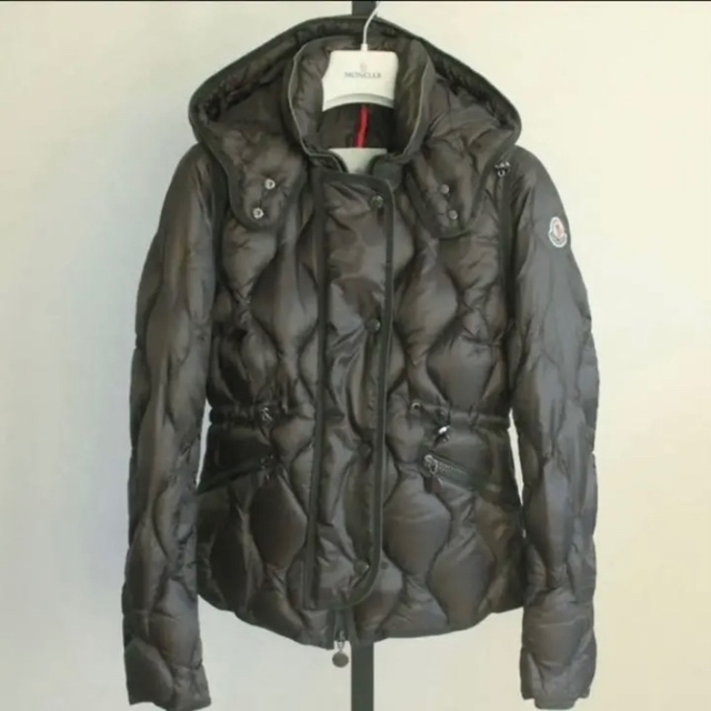 MONCLER - 今週限定大幅値下げ‼️【国内正規品】雑誌掲載 大人気モデル モンクレールの通販 by AND's shop｜モンクレールならラクマ