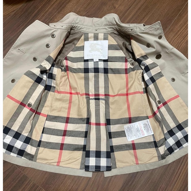 BURBERRY(バーバリー)の【試着1回のみ】バーバリー　トレンチコート　80cm キッズ/ベビー/マタニティのベビー服(~85cm)(ジャケット/コート)の商品写真