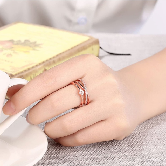 リング 華奢 人気 ホワイトゴールド ファッション指輪 ジルコニア czダイヤ レディースのアクセサリー(リング(指輪))の商品写真