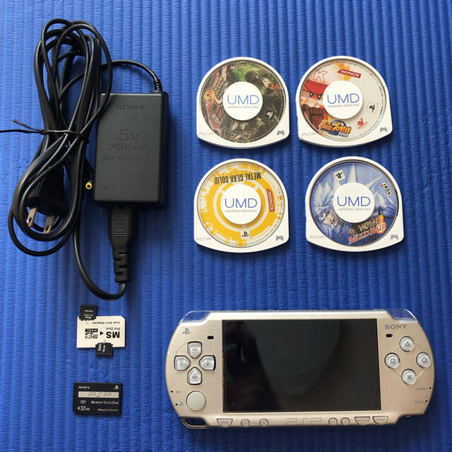 PlayStation Portable(プレイステーションポータブル)のPSP 2000 エンタメ/ホビーのゲームソフト/ゲーム機本体(携帯用ゲーム機本体)の商品写真
