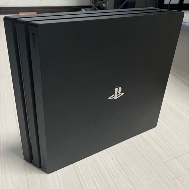 えくれあ様　PS4 pro 本体セット エンタメ/ホビーのゲームソフト/ゲーム機本体(家庭用ゲーム機本体)の商品写真