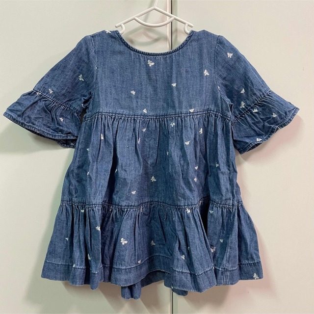 GAP Kids(ギャップキッズ)のベビー・キッズ服⑩  デニムワンピース キッズ/ベビー/マタニティのベビー服(~85cm)(ワンピース)の商品写真