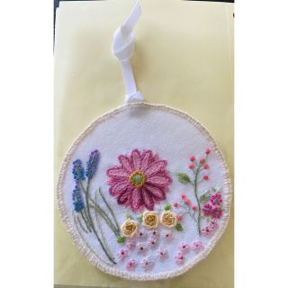 壁飾り　ハンドメイド　刺繍　花(インテリア雑貨)