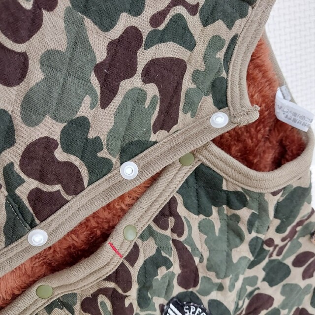 迷彩ボア付きカバーオール キッズ/ベビー/マタニティのベビー服(~85cm)(カバーオール)の商品写真