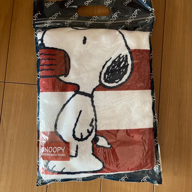 SNOOPY(スヌーピー)の新品　スヌーピー　バスタオル　マイクロファイバー エンタメ/ホビーのアニメグッズ(タオル)の商品写真