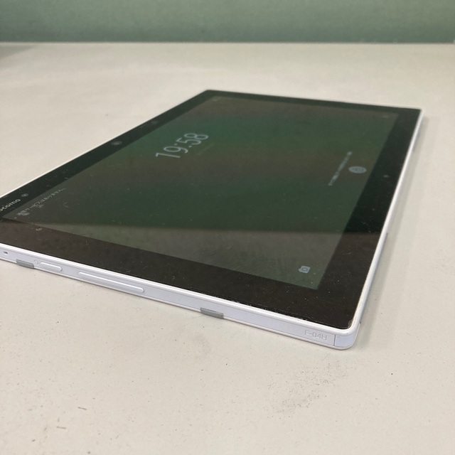 タブレット【Qud tab（au）】　ジャンク品　SIMなし