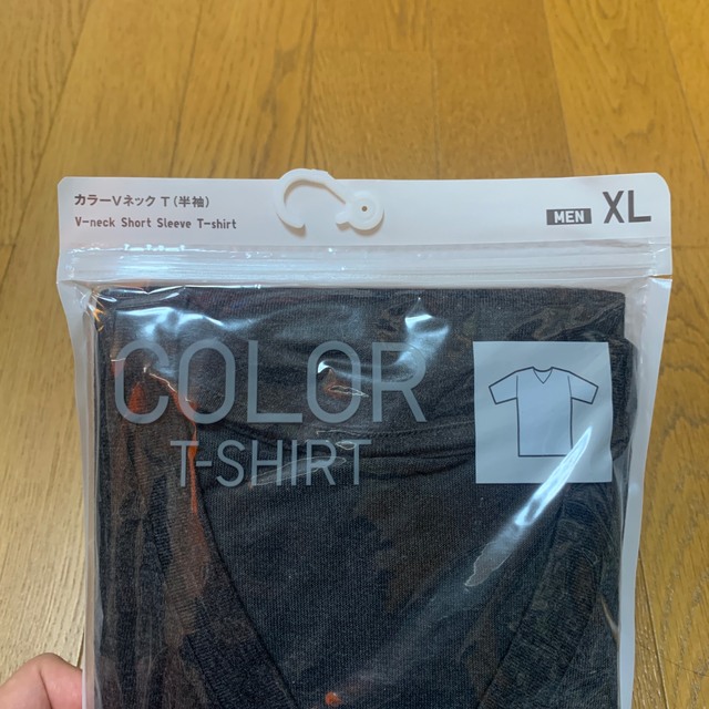 UNIQLO(ユニクロ)のユニクロ　カラーVネックT ダークグレー　XL メンズのトップス(Tシャツ/カットソー(半袖/袖なし))の商品写真