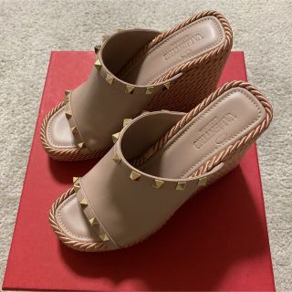 ヴァレンティノ(VALENTINO)のヴァレンティノ　ウエッジソール　サンダル　ピンクベージュ　24.5センチから25(サンダル)