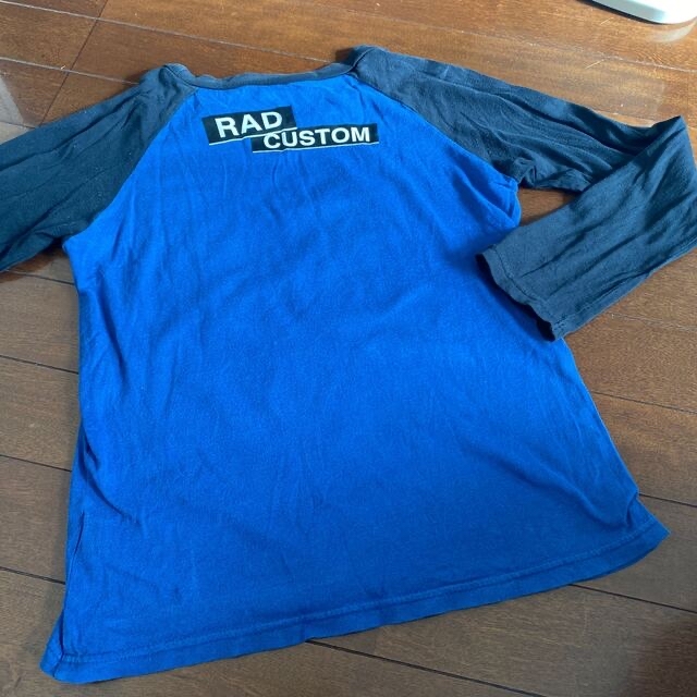 RAD CUSTOM(ラッドカスタム)のラッドカスタムRAD CUSTOM 青長袖Tシャツ　130cm キッズ/ベビー/マタニティのキッズ服男の子用(90cm~)(Tシャツ/カットソー)の商品写真