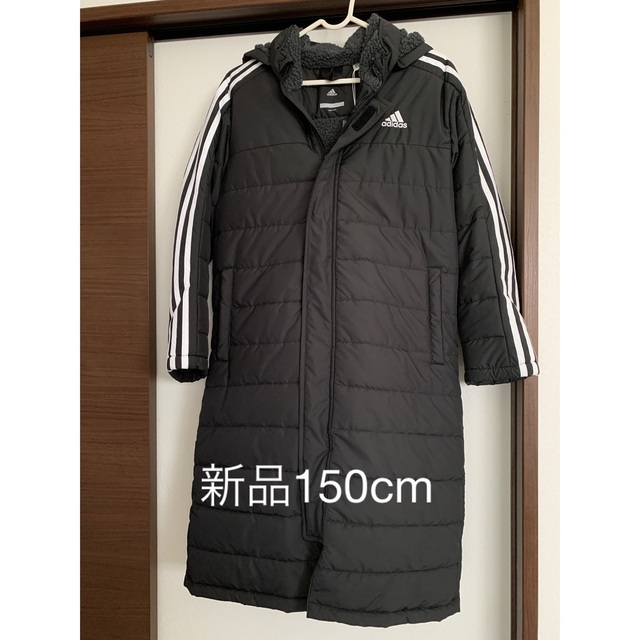 adidas(アディダス)の新品⭐︎アディダスベンチコート150cmサッカーdh4028アウターadidas キッズ/ベビー/マタニティのキッズ服男の子用(90cm~)(ジャケット/上着)の商品写真