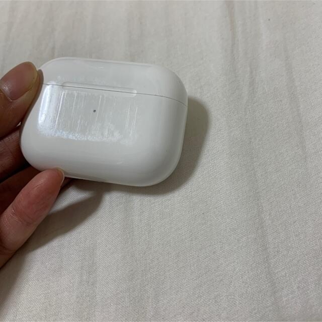 Apple(アップル)のAirPodsPro 本体ケースのみ スマホ/家電/カメラのオーディオ機器(ヘッドフォン/イヤフォン)の商品写真