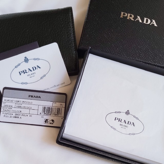 PRADA(プラダ)のPRADA　二つおり財布 レディースのファッション小物(財布)の商品写真