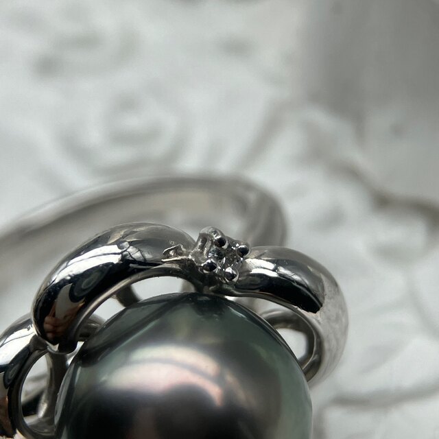 TASAKI(タサキ)のTASAKI 黒蝶真珠　ダイヤモンド　プラチナ　リング レディースのアクセサリー(リング(指輪))の商品写真