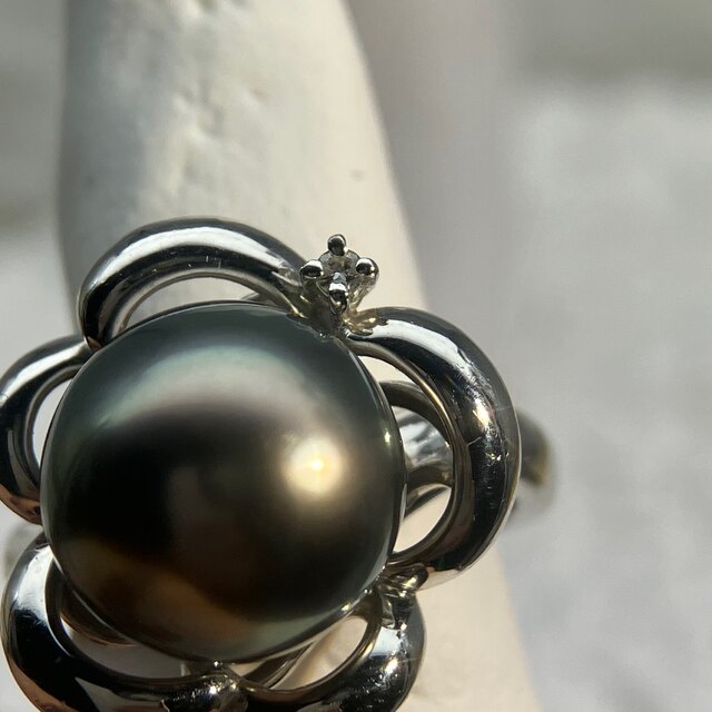 TASAKI(タサキ)のTASAKI 黒蝶真珠　ダイヤモンド　プラチナ　リング レディースのアクセサリー(リング(指輪))の商品写真