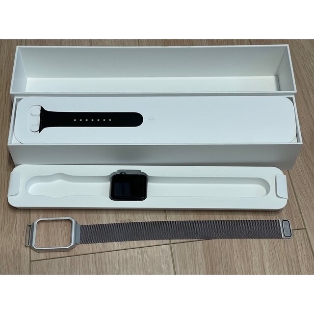 Apple Watch(アップルウォッチ)のApple Watch series2アルミニウム 42mm バンド付 メンズの時計(腕時計(デジタル))の商品写真