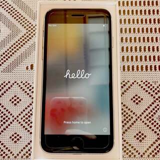 アイフォーン(iPhone)の美品　アップル iPhoneSE2 64GB ホワイト simフリー(スマートフォン本体)