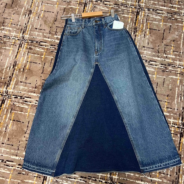 Ameri VINTAGE(アメリヴィンテージ)のAMERI DOKING DENIM SKIRT 新品未使用 レディースのスカート(ロングスカート)の商品写真